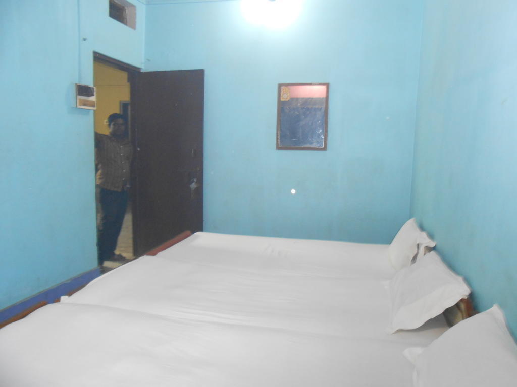 Hotel Sonmony Varanasi Værelse billede