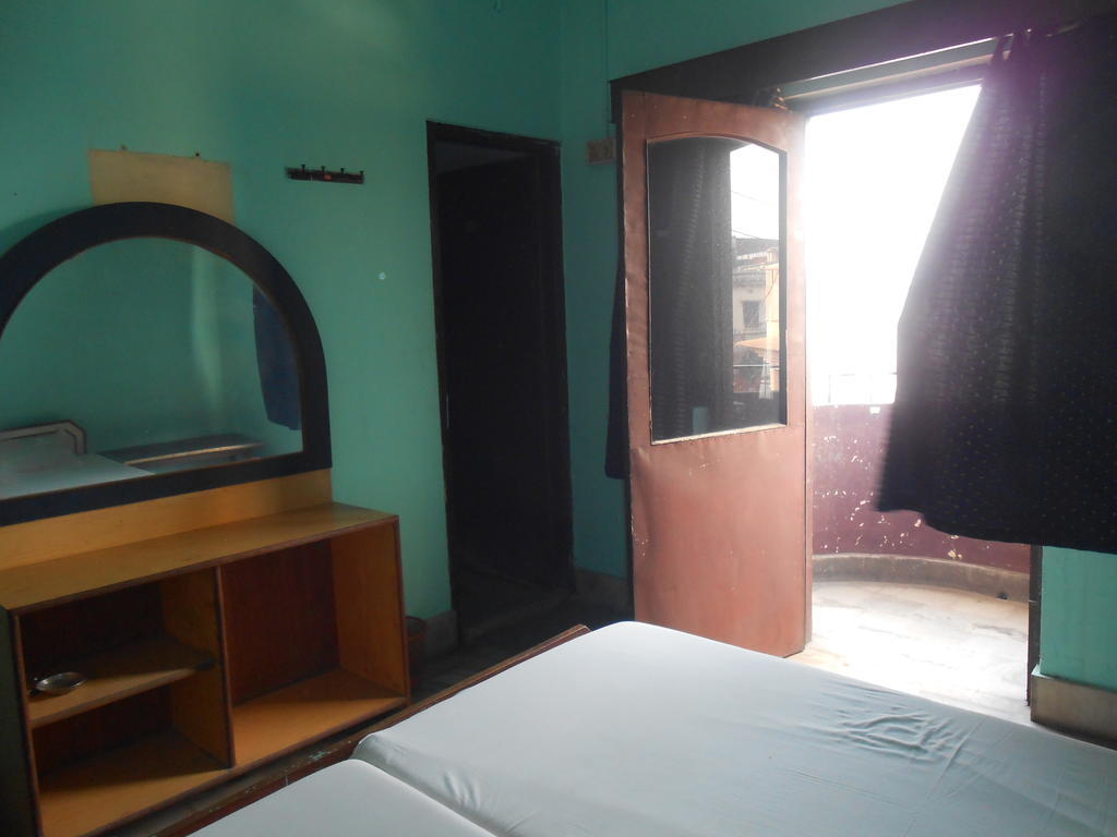Hotel Sonmony Varanasi Værelse billede